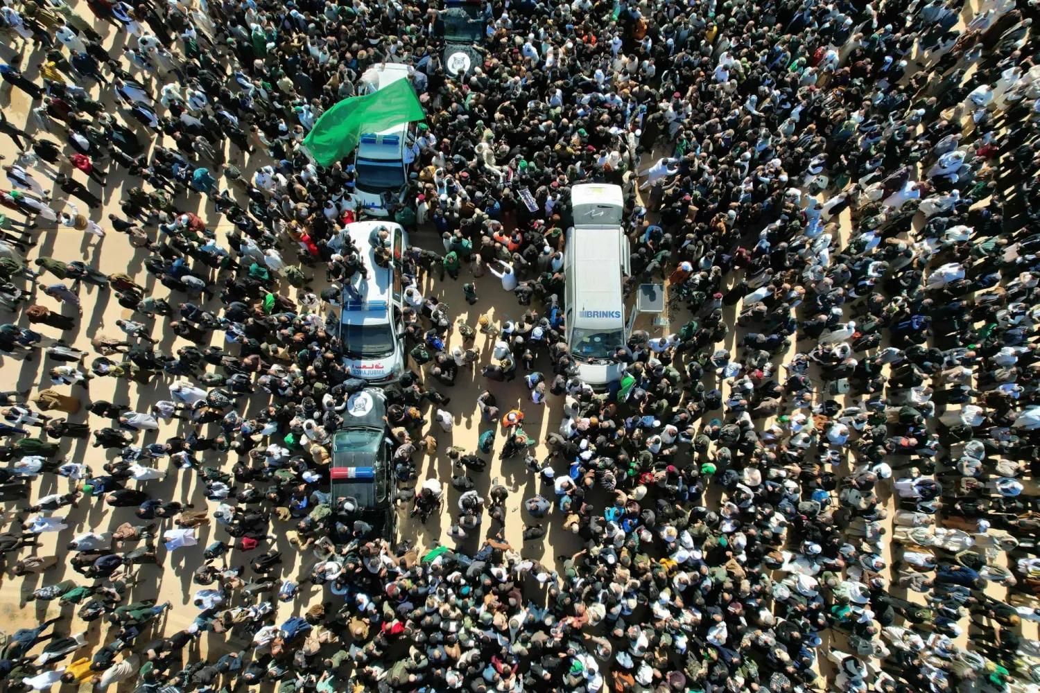 جانب من مراسم تشييع سيف الإسلام القذافي في بني وليد أمس (أ.ف.ب)