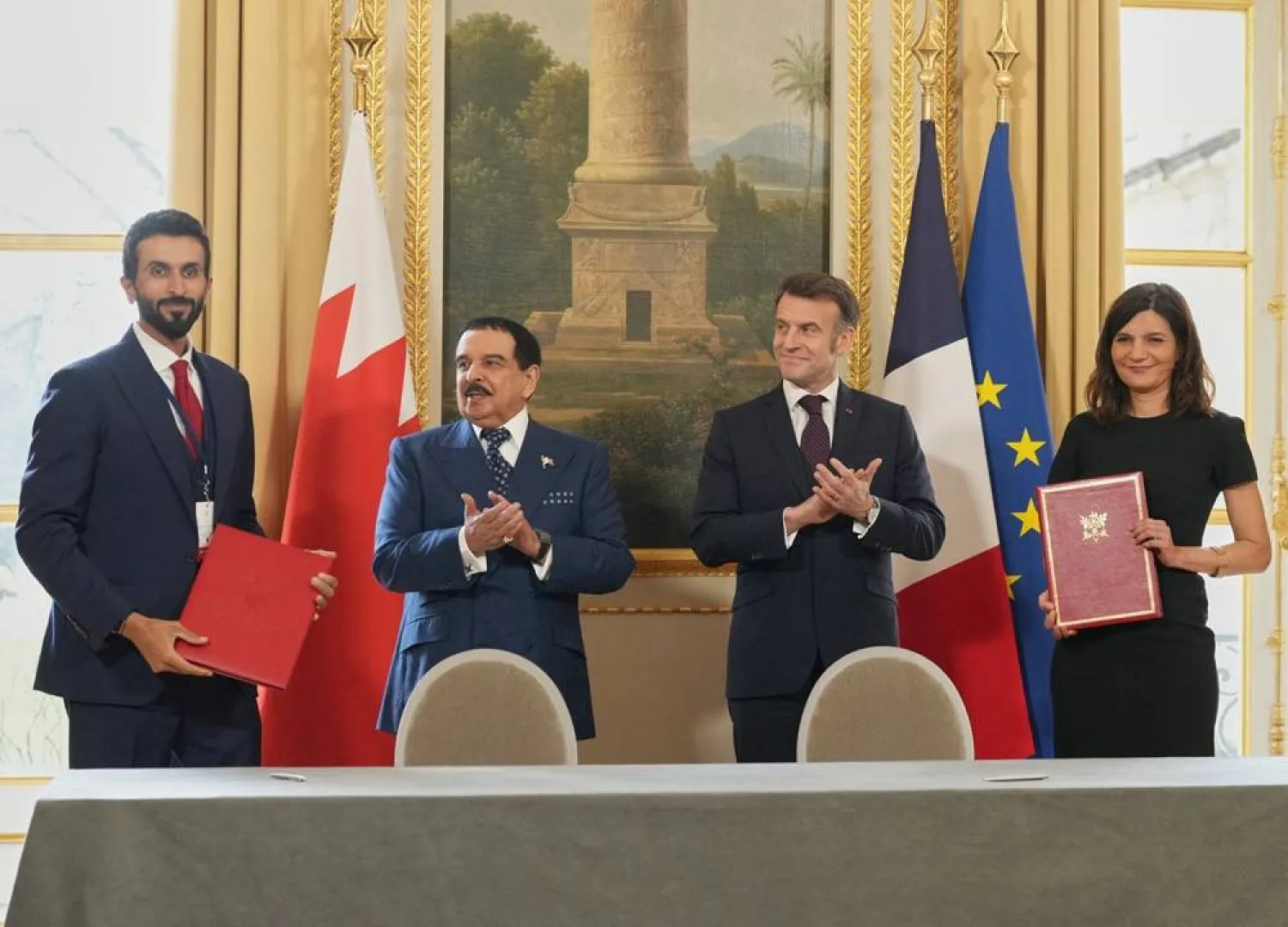 Sheikh Nasser bin Hamad Isa Al Khalifa, Bahrain's King Hamad bin Isa Al Khalifa, France's President Emmanuel Macron and Junior Minister at the Ministry of Defense, Alice Rufo, pose after signing a bilateral agreement at the Elysee Palace in Paris, France, February 6, 2026. (Thibault Camus/Pool via Reuter) 