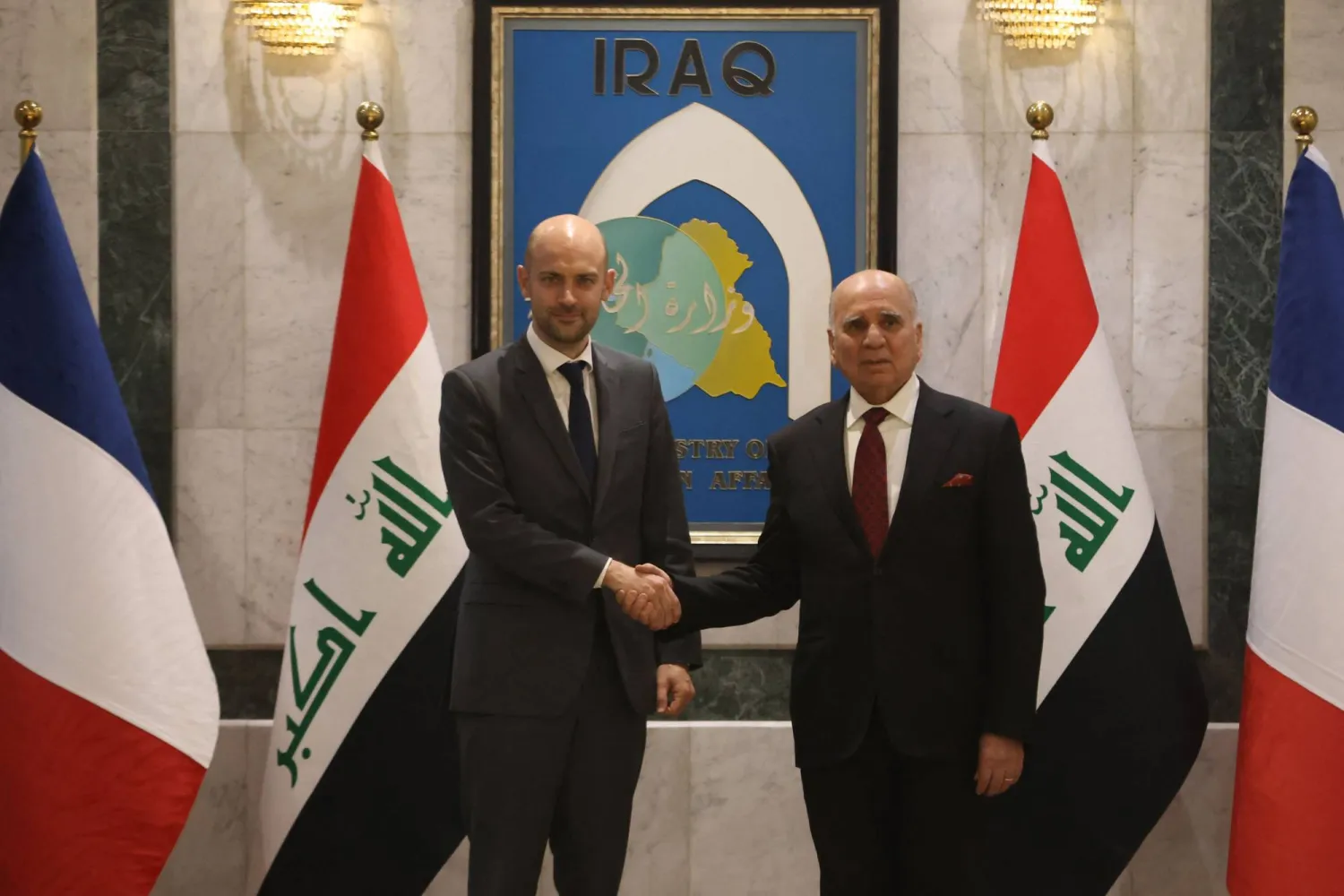  Iraqi Foreign Minister Fuad Hussein (R) shake hands as he receives French Foreign Minister Jean-Noel Barrot (L) upon his arrival for an official visit to Baghdad on February 5, 2026. (AFP) 