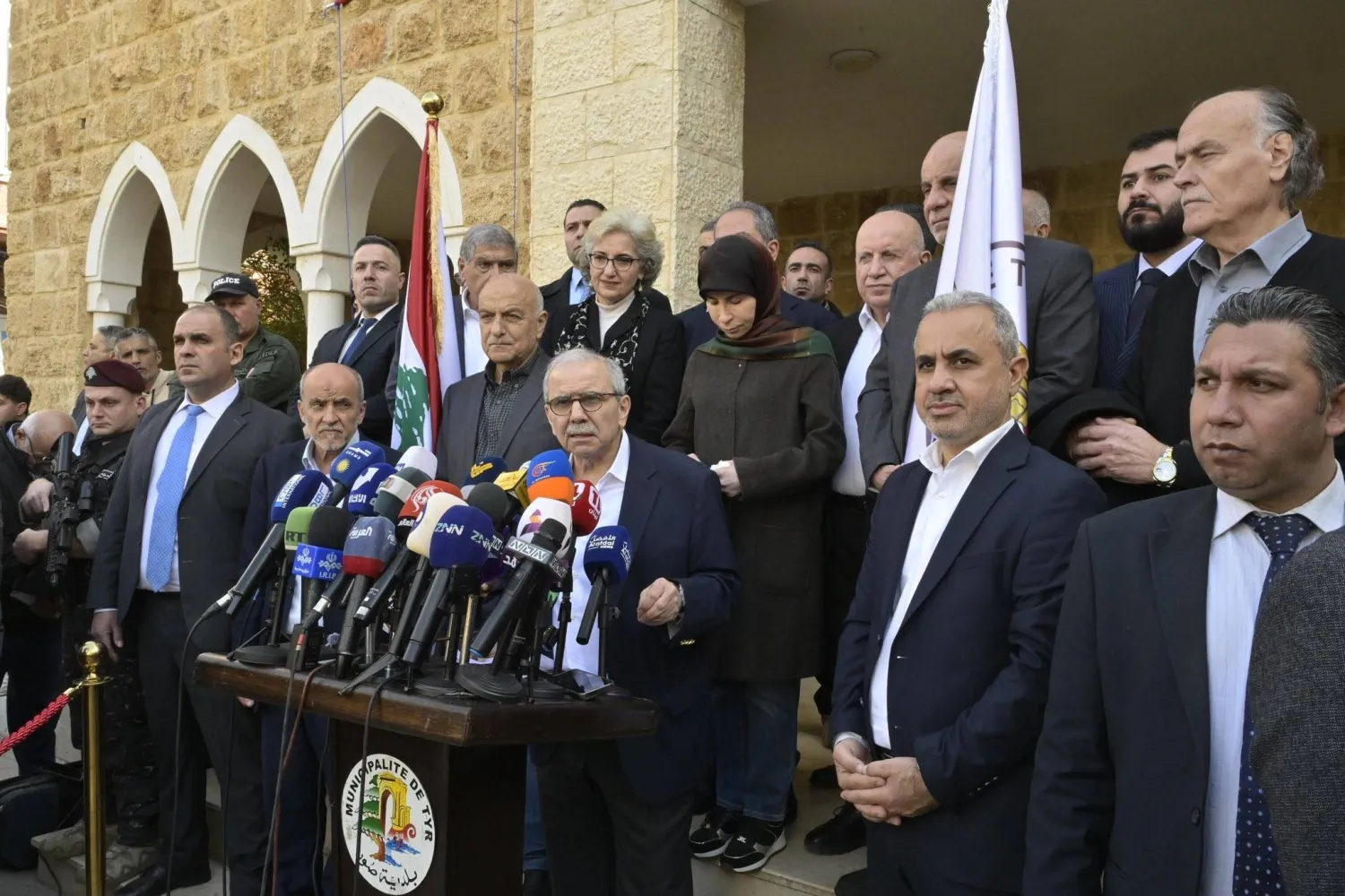 جانب من جولة نواف سلام على جنوب لبنان (حساب رئاسة مجلس الوزراء على «إكس»)