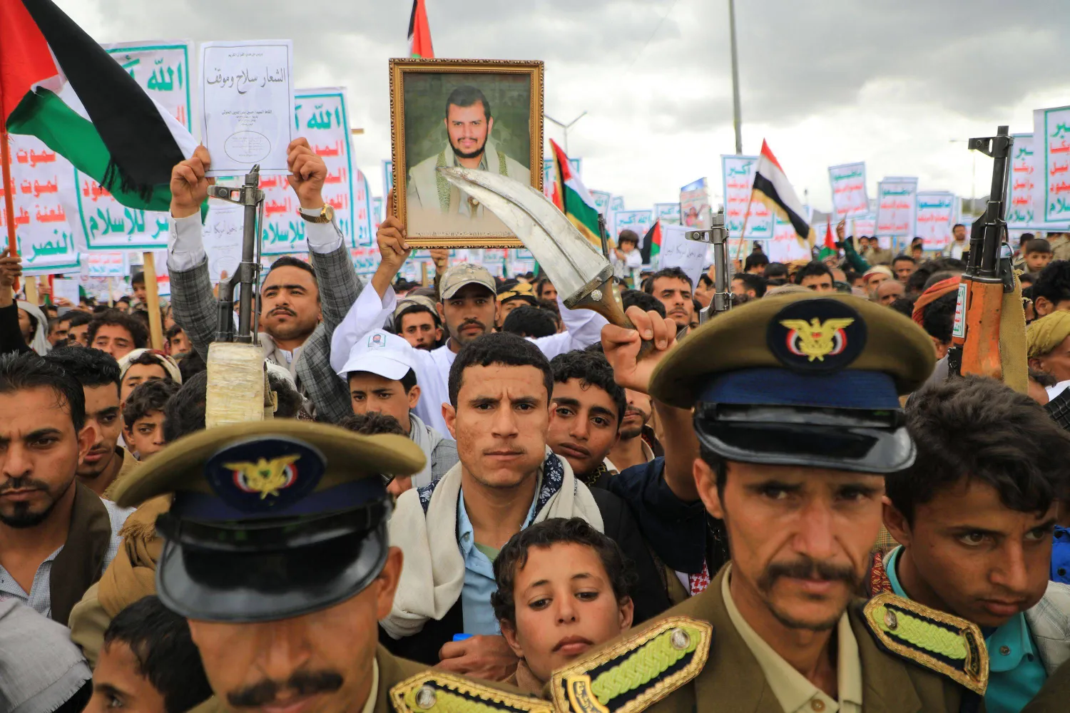 الجماعة الحوثية تكثف أنشطتها لاستقطاب الأطفال وصغار السن وتقليص وجودهم في المدارس (أ.ف.ب)