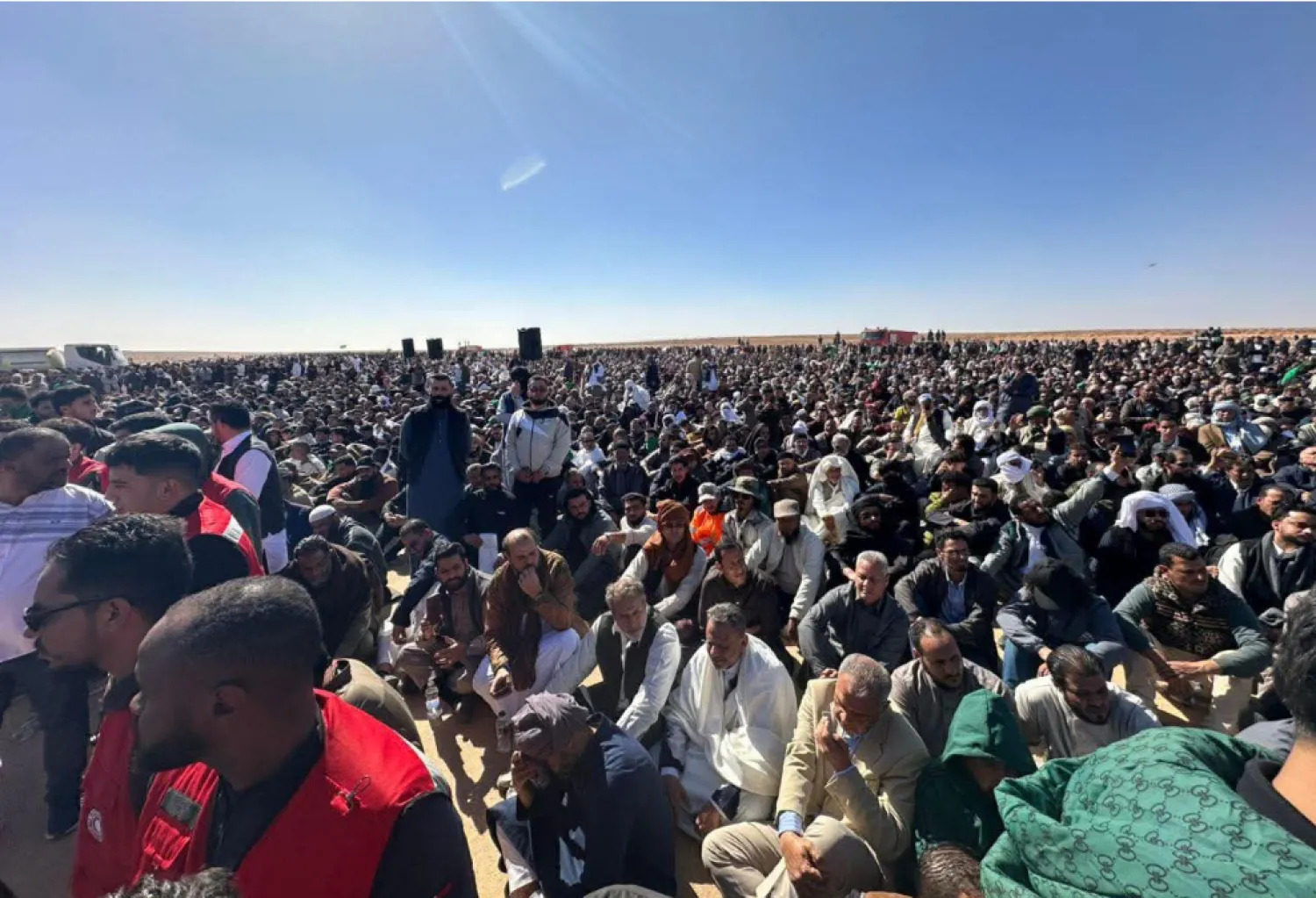 آلاف الليبيين في وداع سيف القذافي بمدينة بني وليد (صفحات تابعة لسيف الإسلام القذافي)