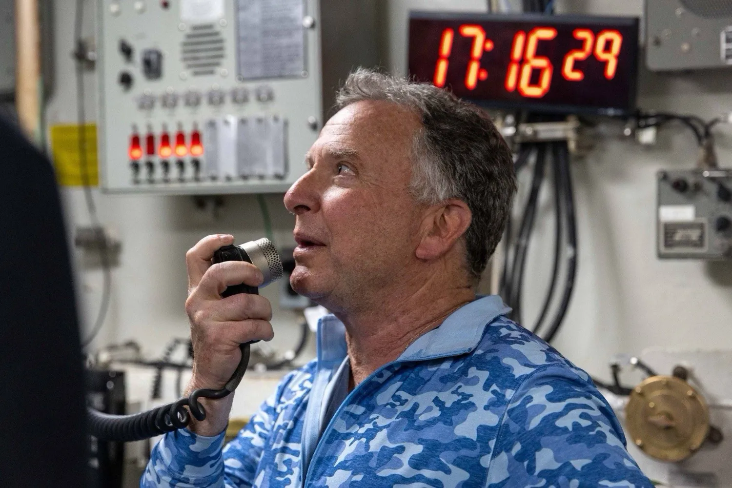 The American envoy Steve Witkoff speaks via the communication system aboard the aircraft carrier "Abraham Lincoln" (Witkoff's account on the X platform)