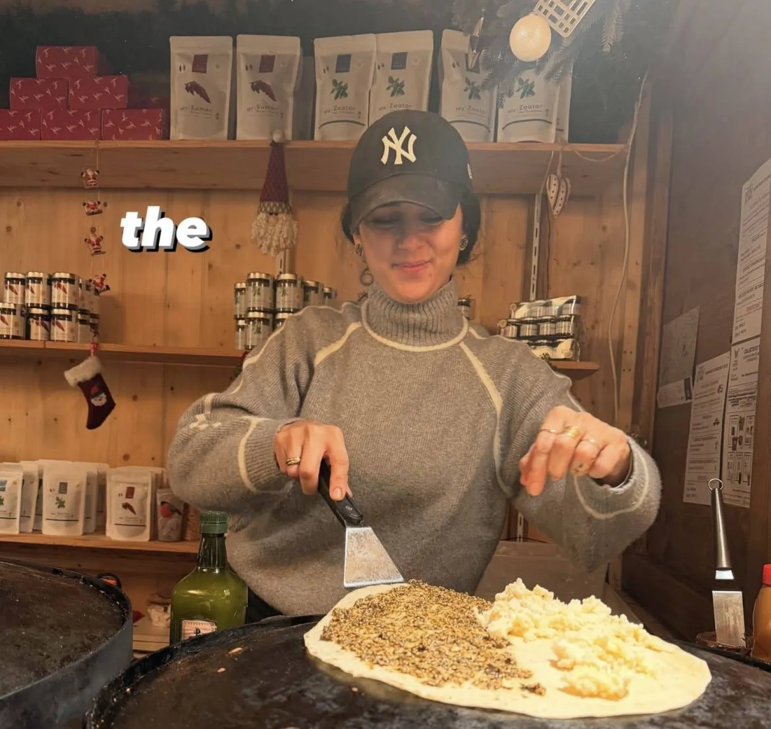 سارة كنج تحضّر أطيب منقوشة في ستراسبورغ (إنستغرام)