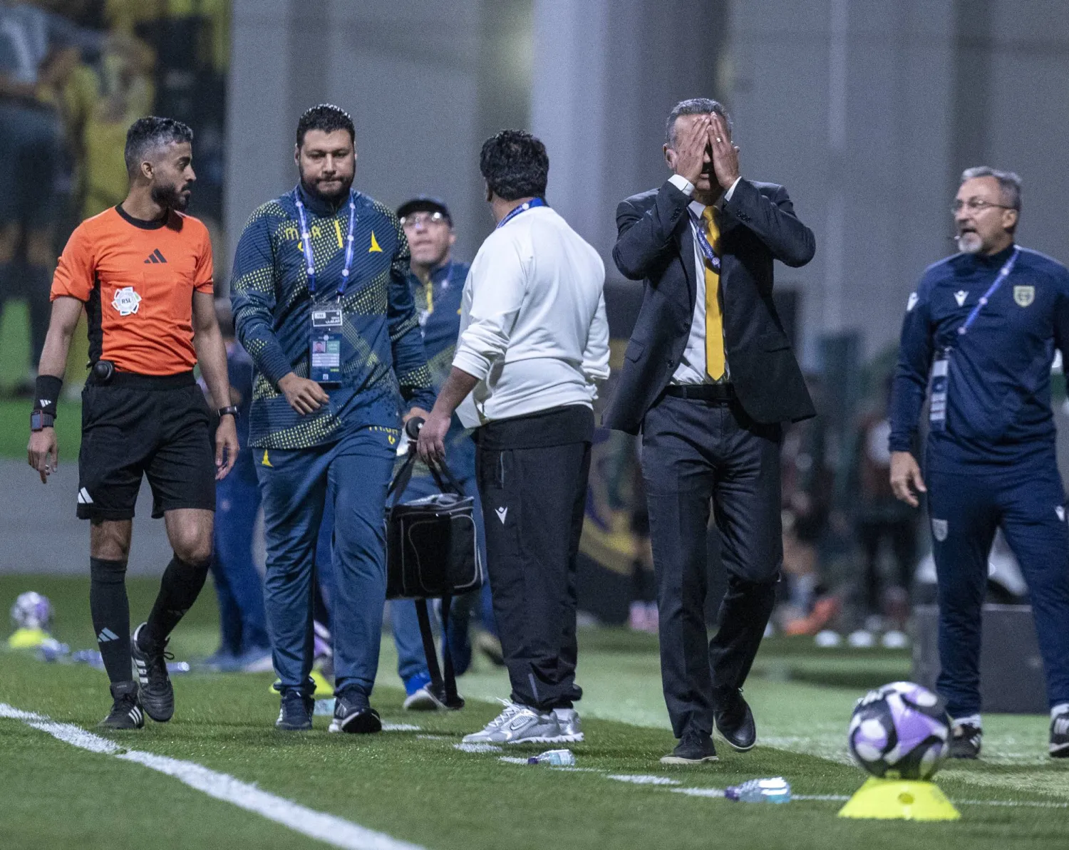 البرازيلي شاموسكا مدرب فريق التعاون (تصوير: سعد الدوسري)