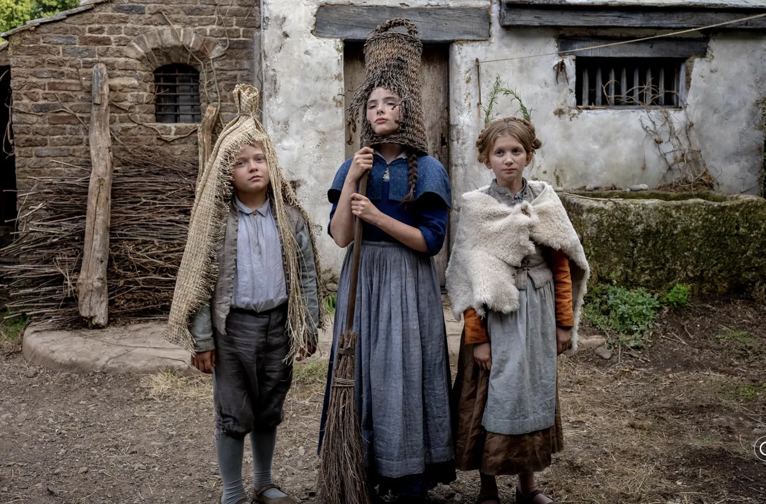 ‎⁨مشهد من فيلم «Hamnet» الذي يحافظ على صدارته في شباك التذاكر السعودي محتلاً المركز الثالث (imdb)⁩