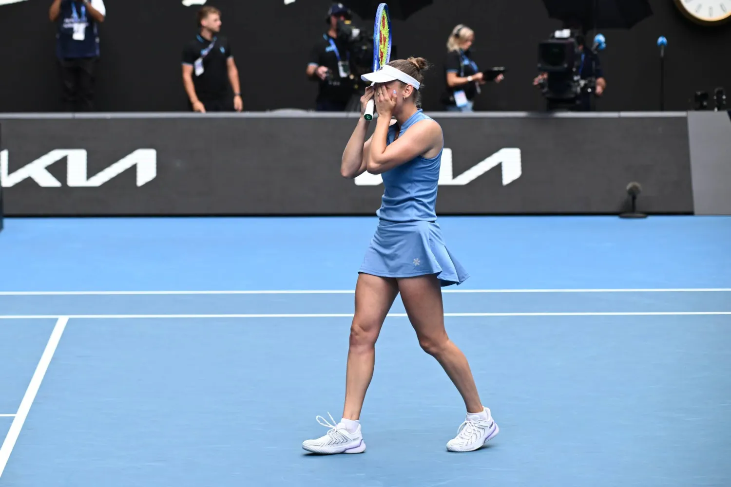 البلجيكية إيليز ميرتنز تتألق في الدوحة (إ.ب.أ)