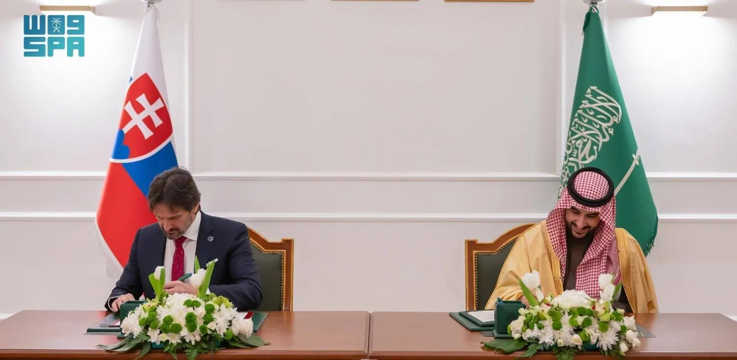 خالد بن سلمان يوقع مذكرة تفاهم مع نائب رئيس الوزراء وزير الدفاع بجمهورية سلوفاكيا روبرت كاليناك للتعاون في مجال الدفاع (واس)