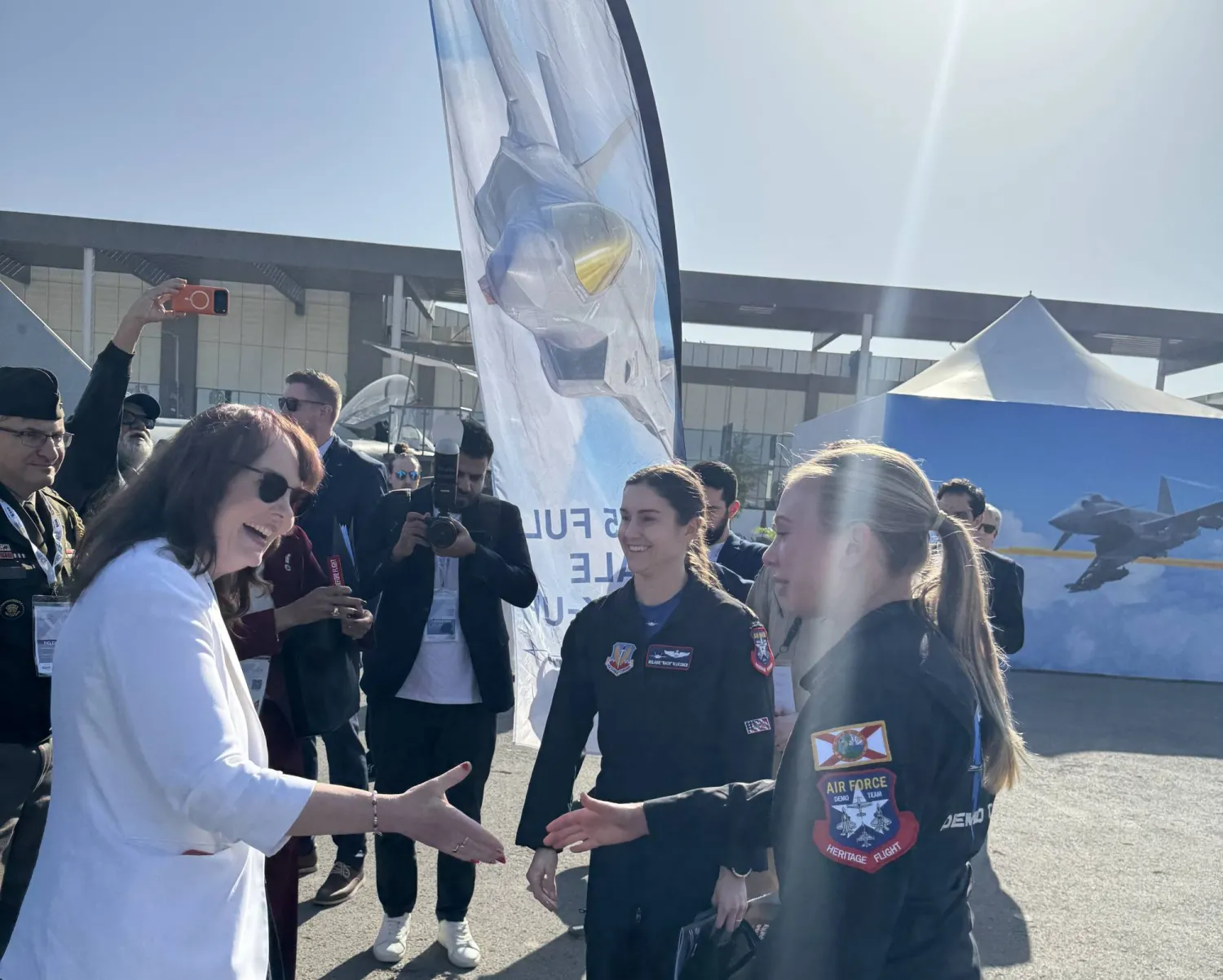 Alison Dilworth, Charge d’Affaires ad interim to Saudi Arabia, shakes hands with a participant from the United States at the exhibition (Asharq Al-Awsat)