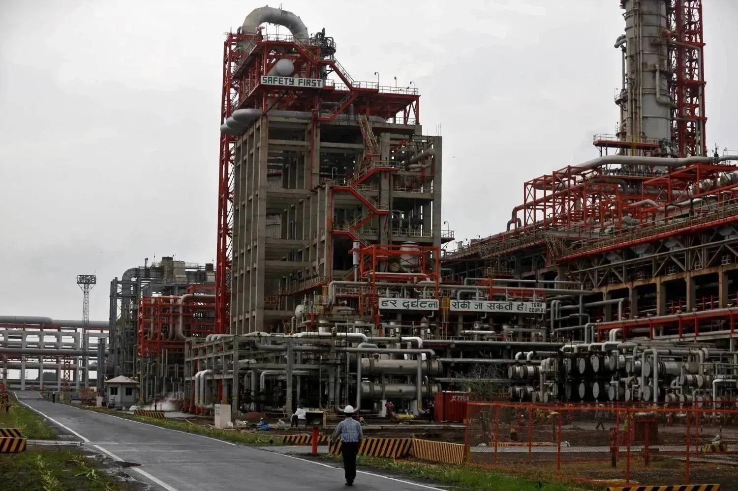 An employee walks inside the premises of an oil refinery of Essar Oil in Vadinar in the western state of Gujarat, India, October 4, 2016. REUTERS/Amit Dave/File Photo