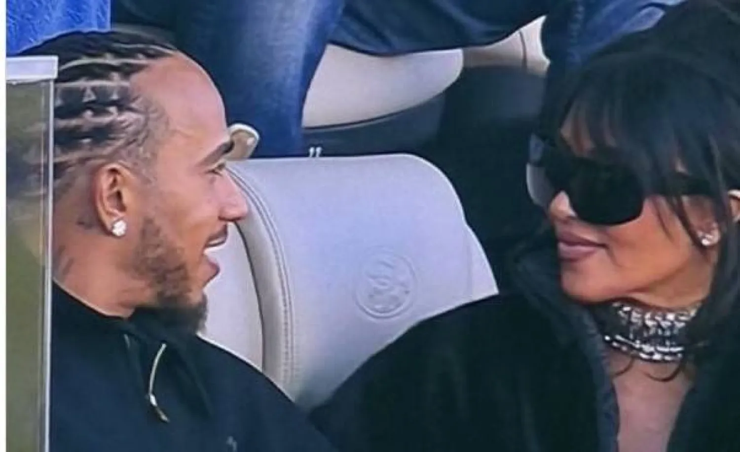 جاء هذا الظهور العلني الأول للثنائي خلال نهائي «سوبر بول» (موتور سبورت)