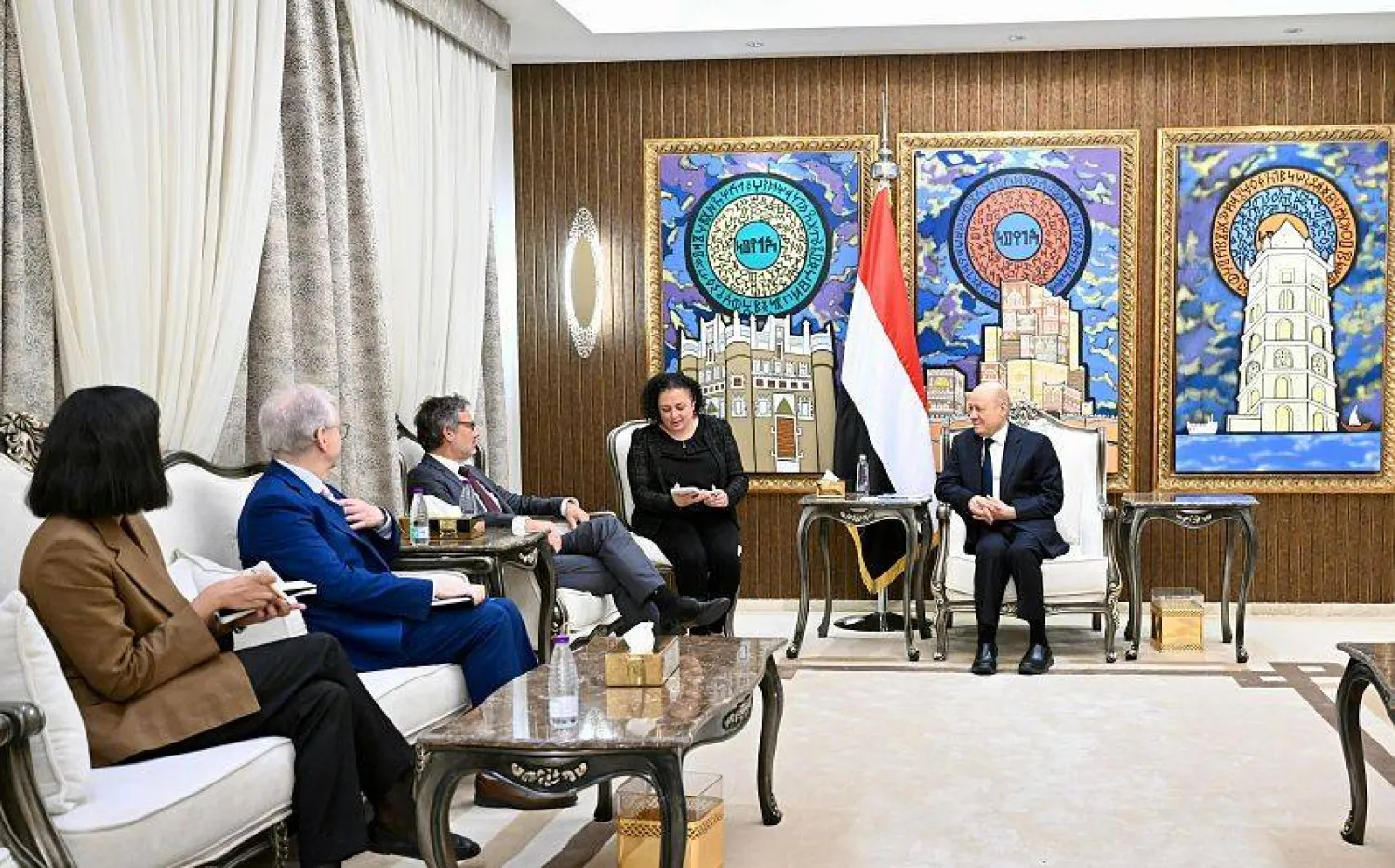 العليمي يستقبل في الرياض مسؤولين ألمانيين (سبأ)