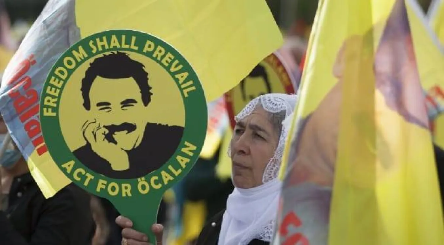 تصاعدت المطالبات بإطلاق سراح زعيم حزب «العمال الكردستاني» عبد الله أوجلان بعد دعوته في فبراير 2025 إلى حل الحزب (أ.ف.ب)