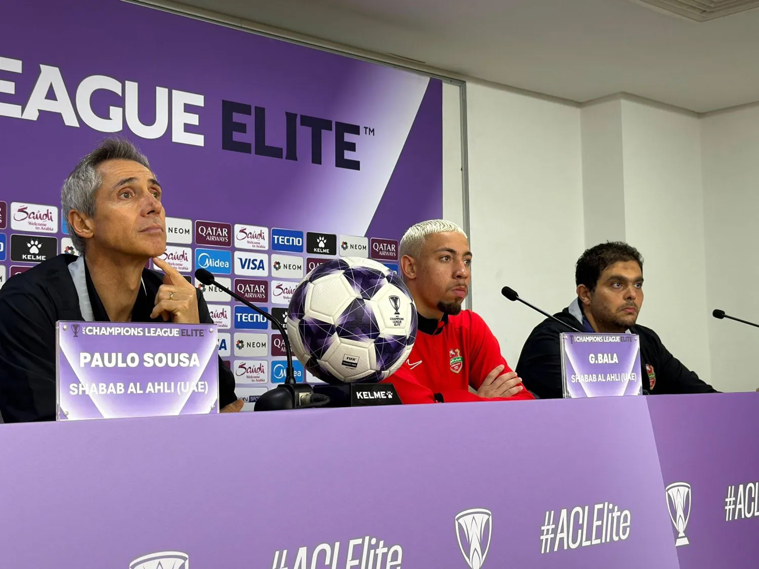 البرتغالي باولو سوزا مدرب فريق شباب الأهلي الإماراتي (الشرق الأوسط) 