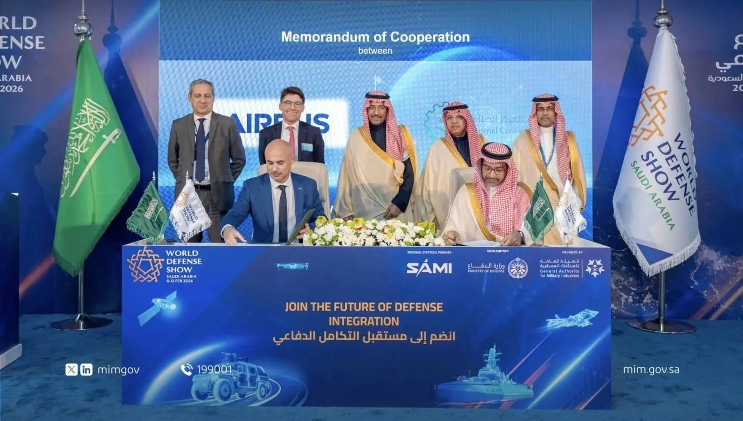 Minister of Industry and Mineral Resources Bandar Alkhorayef witnesses the signing of a memorandum of cooperation between the National Industrial Development Center and Airbus (Asharq Al-Awsat). 