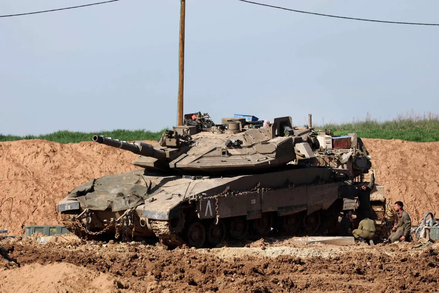 Gazze Şeridi sınırındaki bir İsrail tankı (AFP)