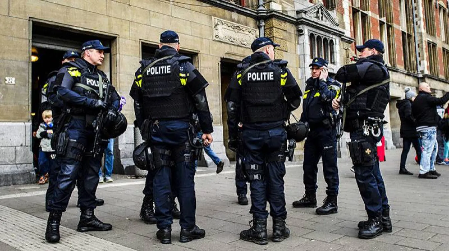 أفراد من الشرطة الهولندية في أمستردام (أرشيفية - إ.ب.أ)