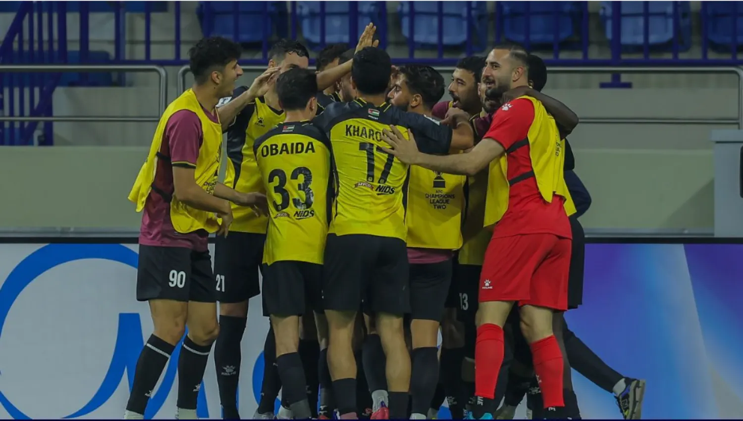 فرحة لاعبي الحسين الأردني بالفوز على الاستقلال الإيراني بدبي (الاتحاد الآسيوي)