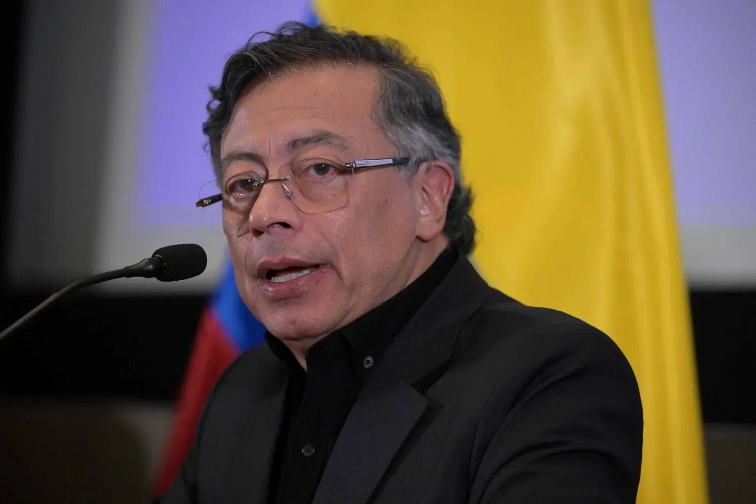 Kolombiya Cumhurbaşkanı Gustavo Petro, 3 Şubat 2026'da Washington, D.C.'deki Kolombiya Büyükelçiliği'nde düzenlediği basın toplantısında konuşuyor (AFP)