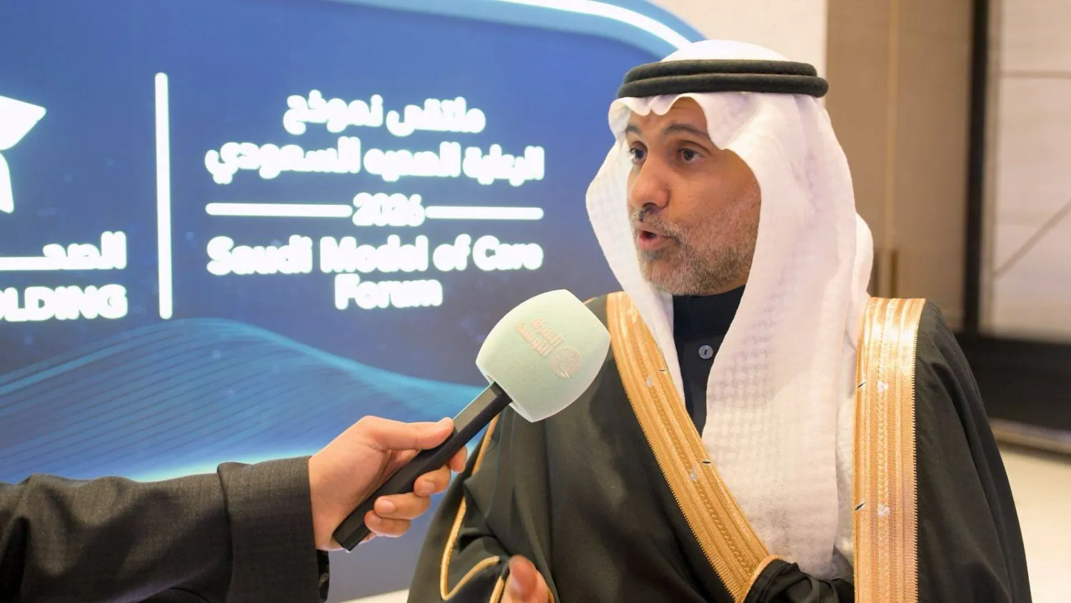 وزير الصحة السعودي فهد الجلاجل يتحدث لـ«الشرق الأوسط» خلال حضوره الملتقى (تصوير: تركي العقيلي)