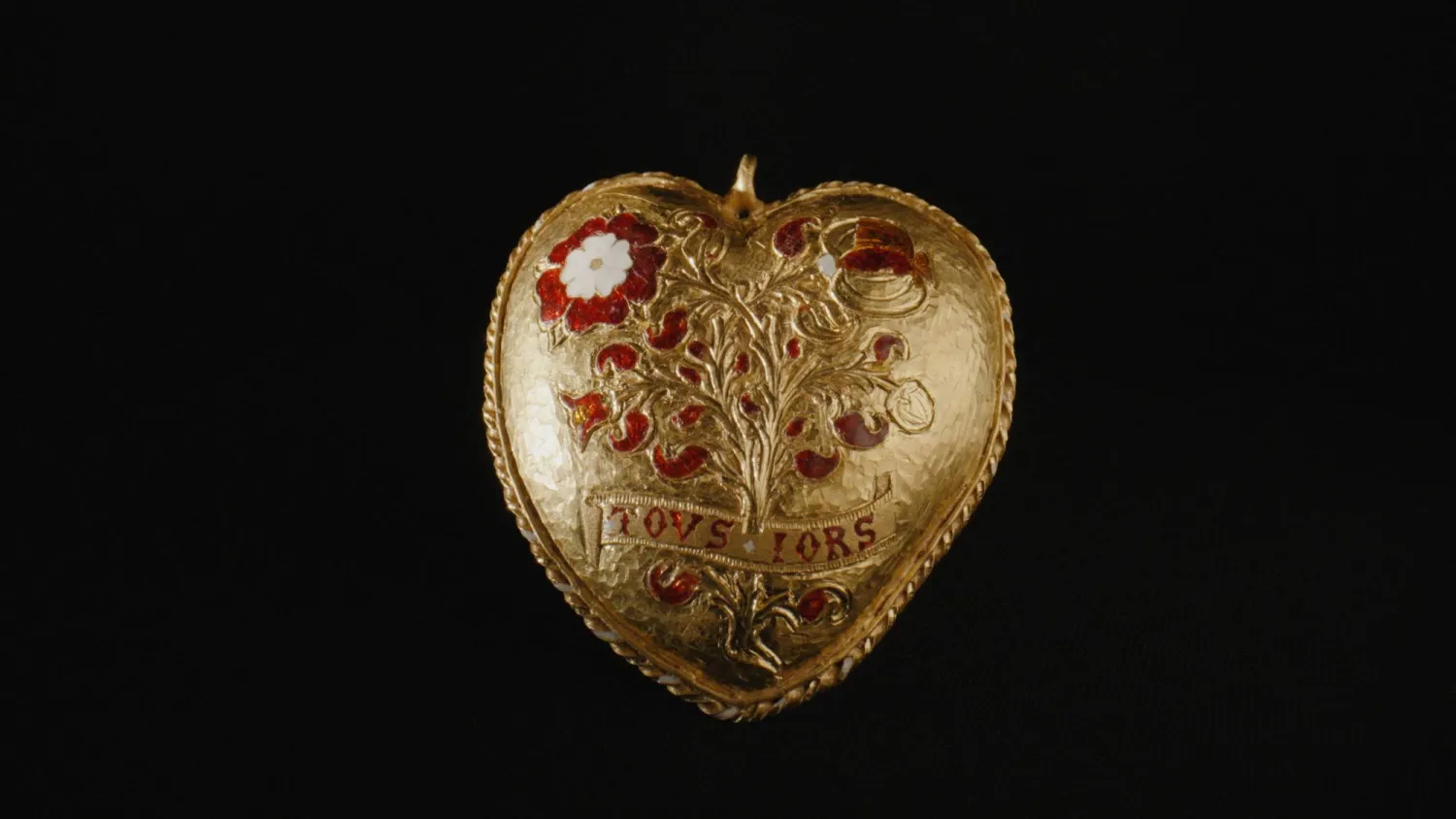 The Tudor Heart pendant, linked to Britain's King Henry VIII and his first wife Katherine of Aragon, which the British Museum acquired after raising 3.5 million pounds, in this undated handout image. The British Museum/Handout via REUTERS. 