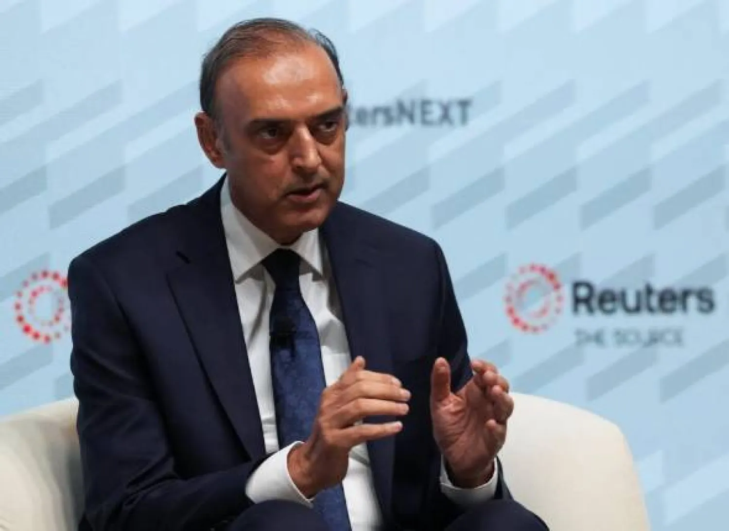 محافظ بنك باكستان جميل أحمد يتحدث في قمة «رويترز نكست آسيا» في سنغافورة 9 يوليو 2025 (رويترز)