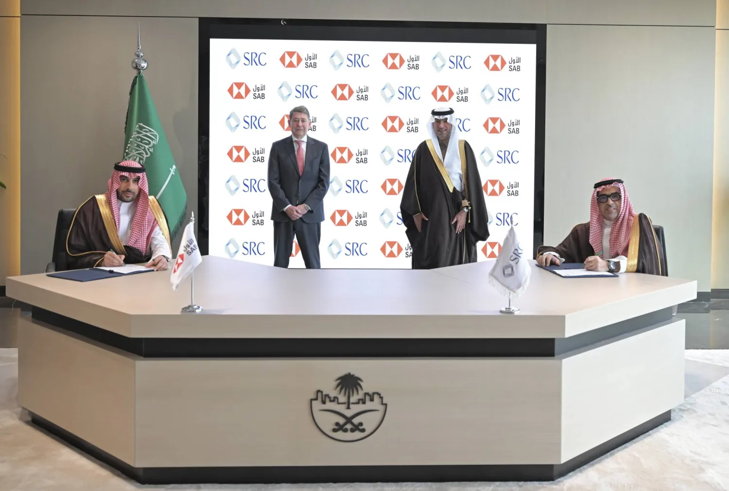 جانب من توقيع الاتفاقية في السعودية (الشركة)