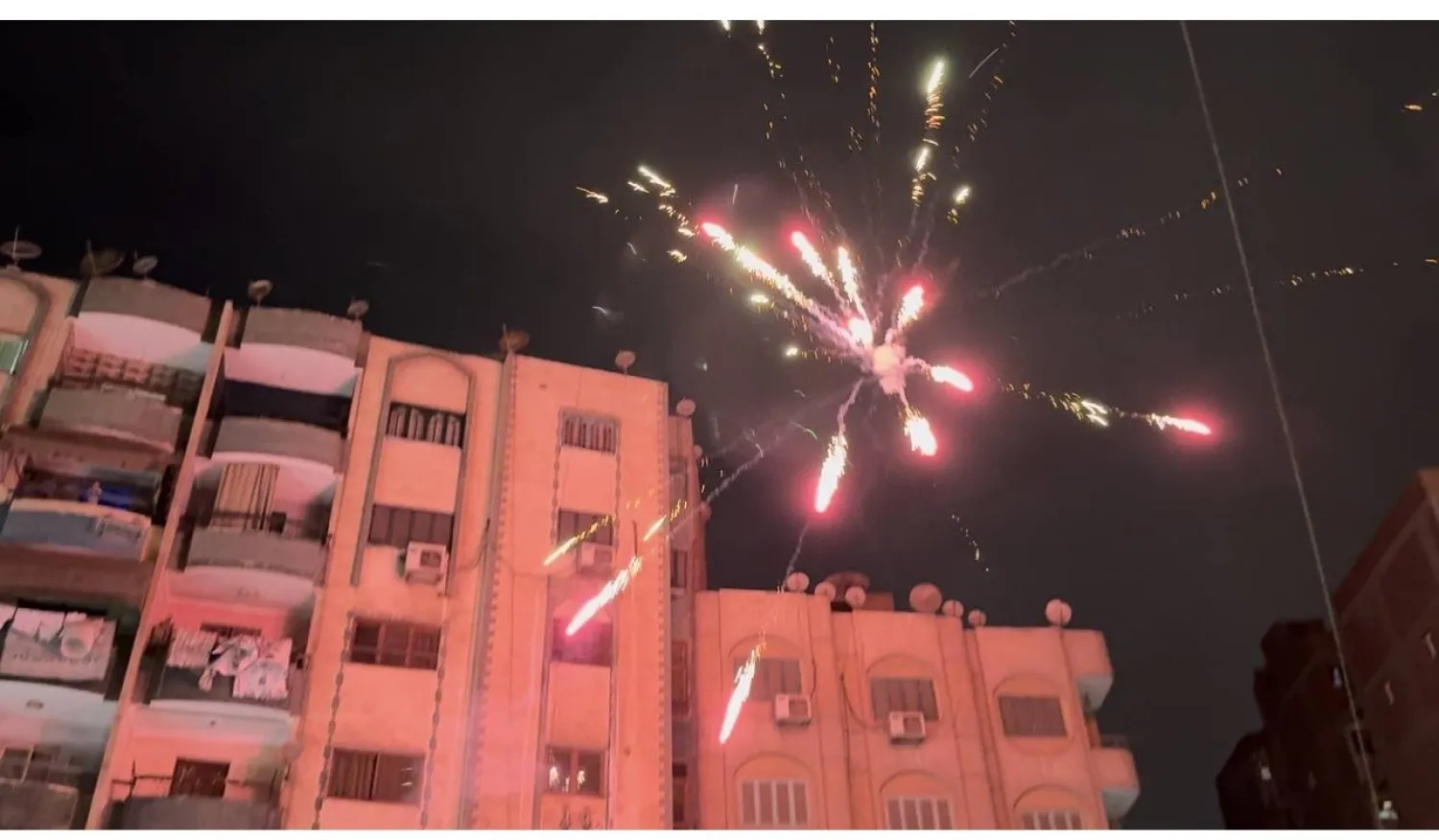 الألعاب النارية تنتشر في الأحياء الشعبية بمصر (تصوير: عبد الفتاح فرج)