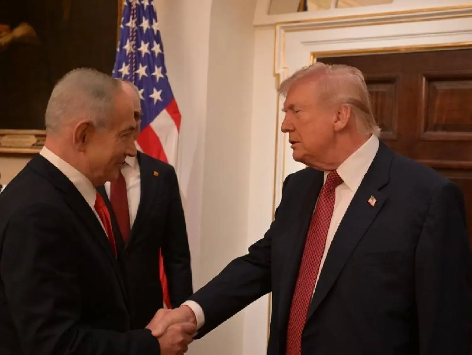  İsrail Başbakanı Binyamin Netanyahu’nun ofisi tarafından yayımlanan, bugün Beyaz Saray’da ABD Başkanı Donald Trump ile gerçekleştirdiği görüşmeye ait fotoğraf.