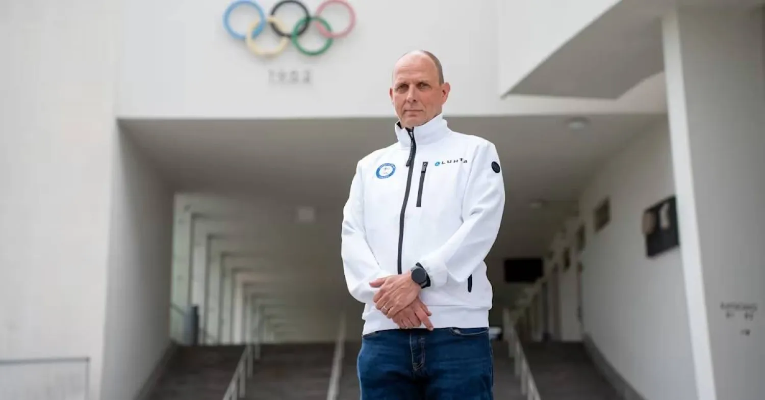 يان هانينن رئيس البعثة الأولمبية الفنلندية (رويترز)