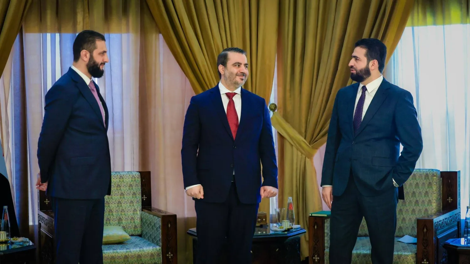 Suriye Cumhurbaşkanı Ahmed Şara, Dışişleri Bakanı Esad eş- Şeybani ve Suriye İçişleri Bakanı Enes Hasan Hattab ile bir araya geldi (SANA)