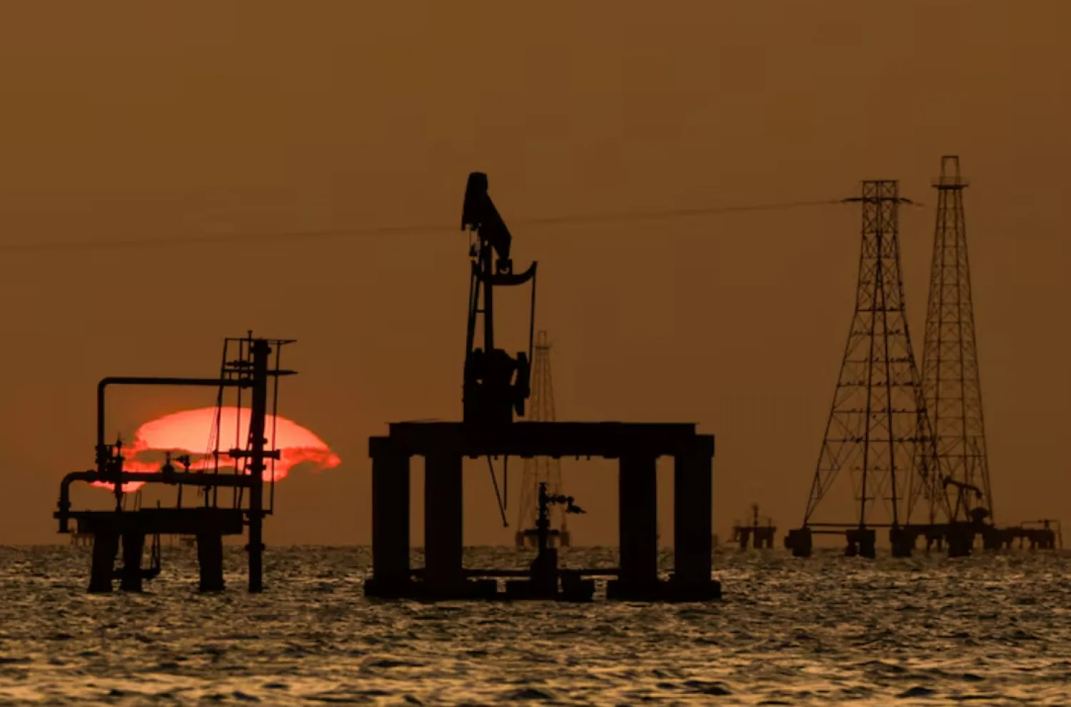 Oil platforms and pumpjacks at Lake Maracaibo, in Cabimas, Venezuela, January 26, 2026. REUTERS/Leonardo Fernandez Viloria/File Photo 