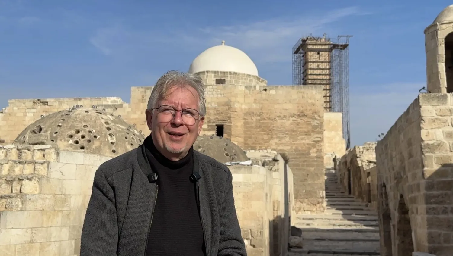 يلقَّب خبير الآثار الفرنسي في سوريا بـ«الحاج تييري» (الشرق الأوسط)