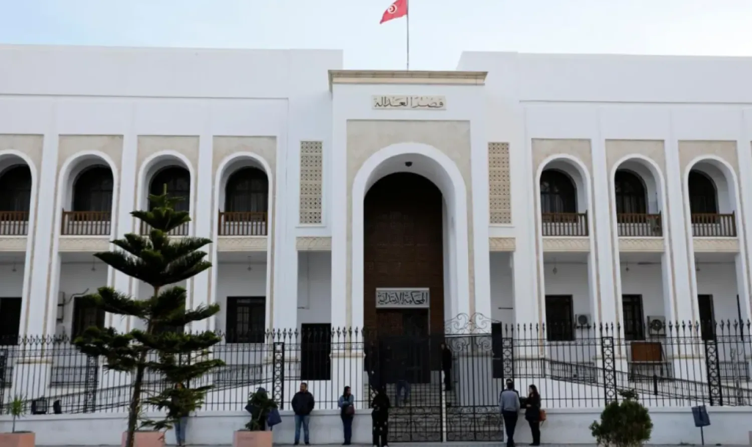 People stand outside a closed court during a nationwide strike in Tunis, Tunisia November 22, 2018. REUTERS/Zoubeir Souissi
