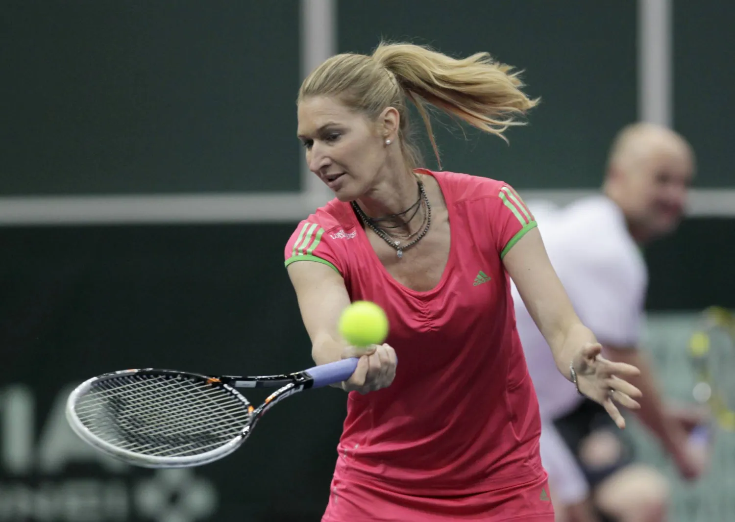 أسطورة التنس الألمانية السابقة شتيفي غراف (رويترز)