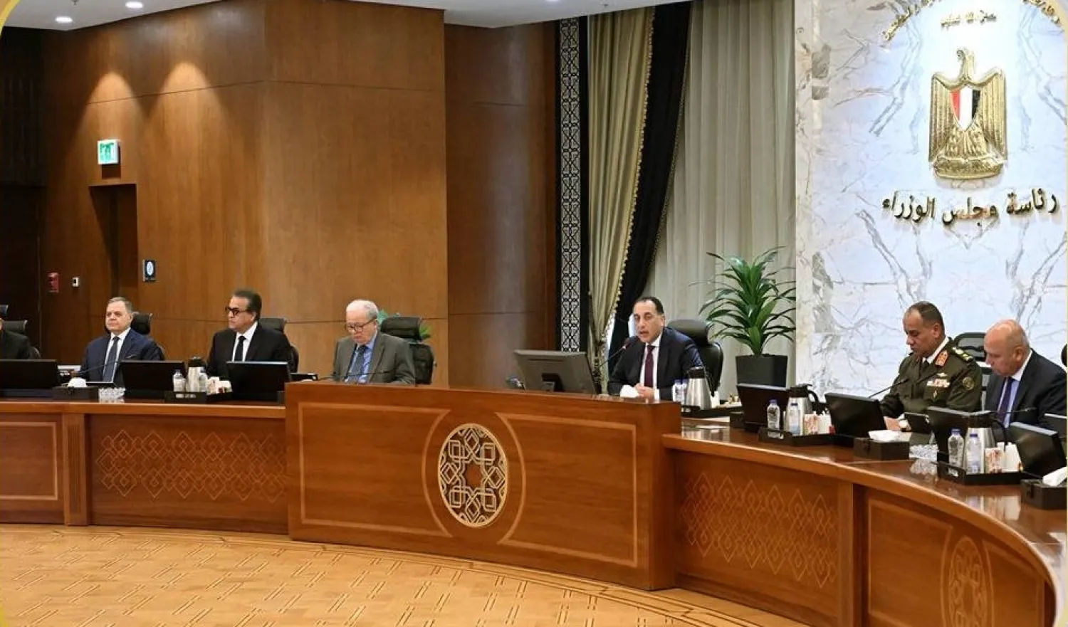 رئيس الوزراء المصري مصطفى مدبولي خلال أول اجتماع لحكومته الجديدة (مجلس الوزراء المصري)