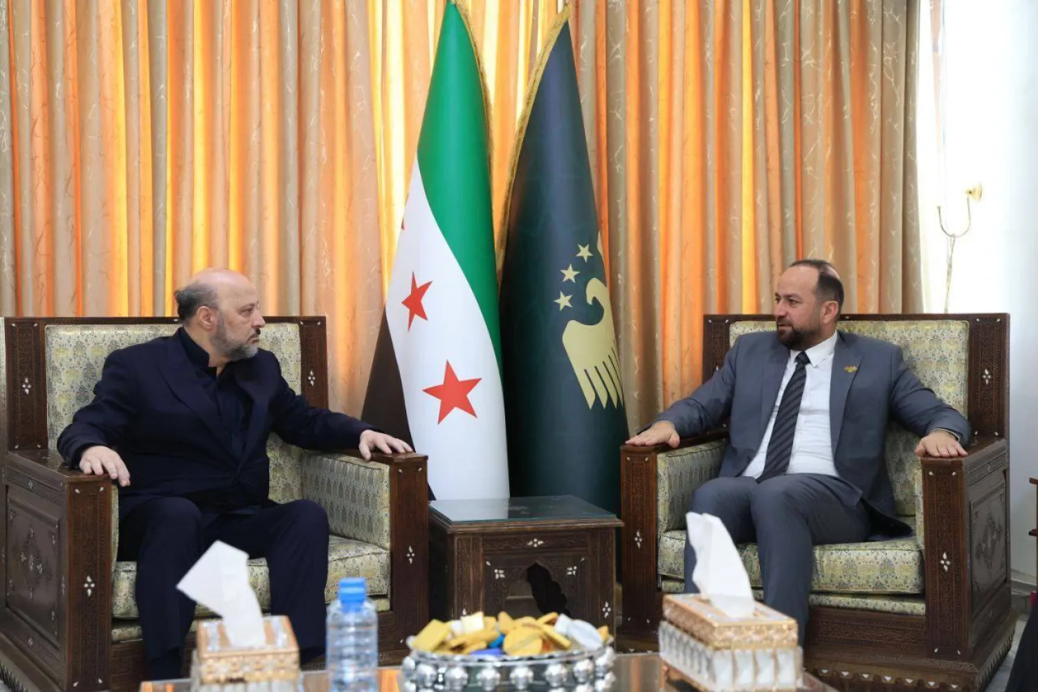 وزير الإعلام اللبناني السابق ملحم رياشي مجتمعاً مع وزير الإعلام السوري حمزة المصطفى (وزارة الإعلام السورية)