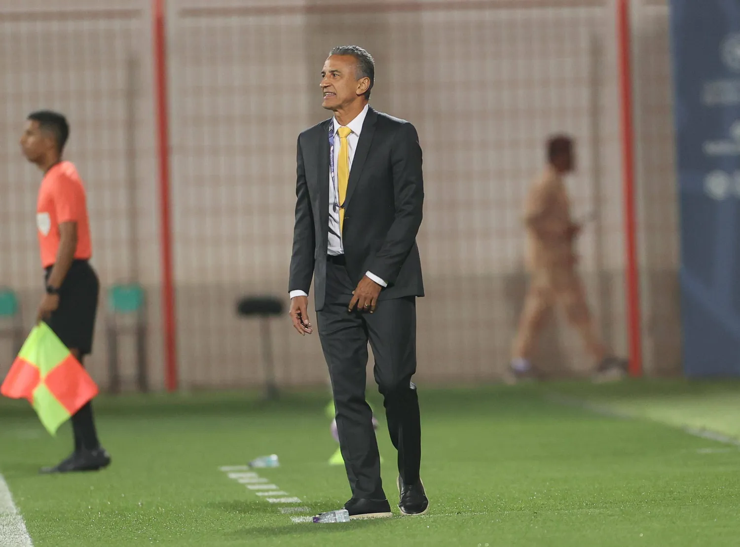 البرازيلي شاموسكا مدرب فريق التعاون (تصوير: عدنان مهدلي) 