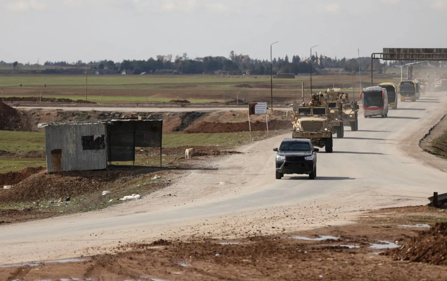 DEAŞ mensuplarını Kamışlı’dan Irak’a taşıyan bir konvoy (Reuters)