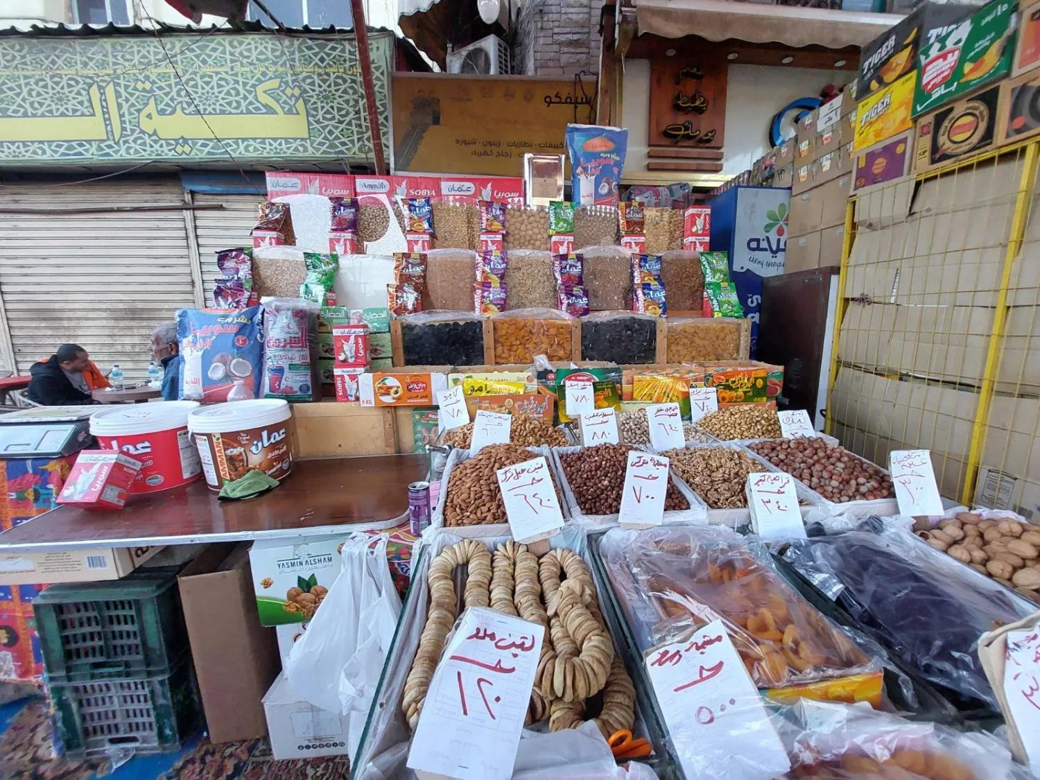 بعض منتجات ياميش رمضان شهدت ارتفاعات ملحوظة هذا العام (الشرق الأوسط)