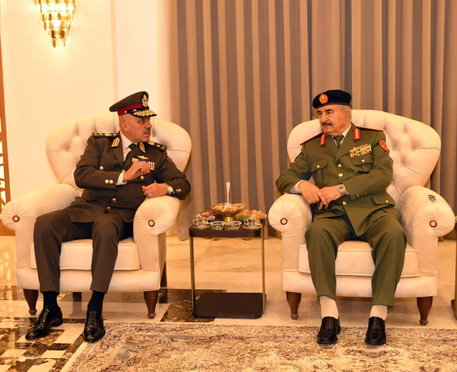 حفتر مستقبلاً رئيس أركان الجيش المصري (المتحدث العسكري المصري)