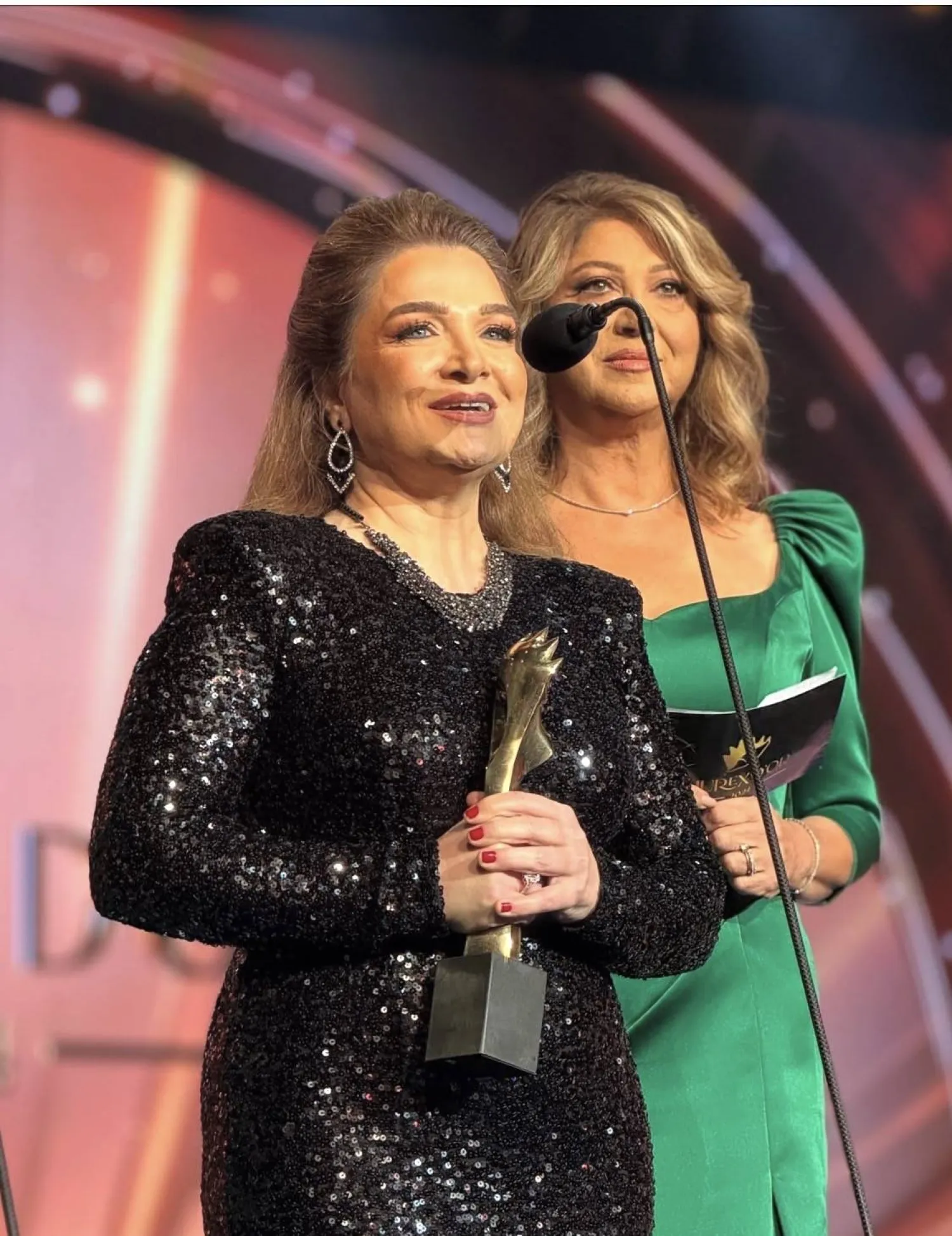 تحضّر لمجموعة أغان جديدة تصدرها قريبا (سمية بعلبكي)