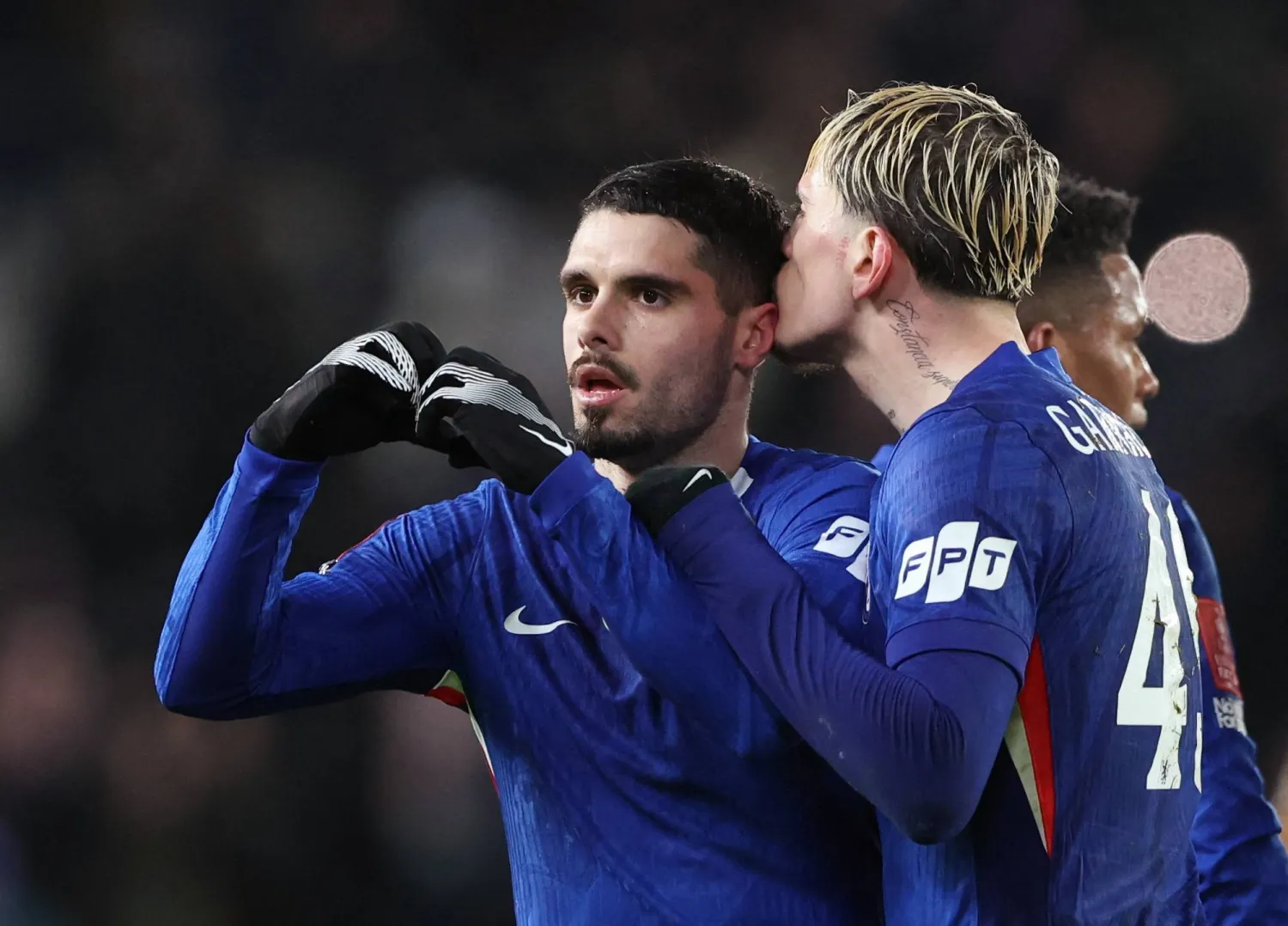  بيدرو نيتو سجل هاتريك في المباراة (رويترز)