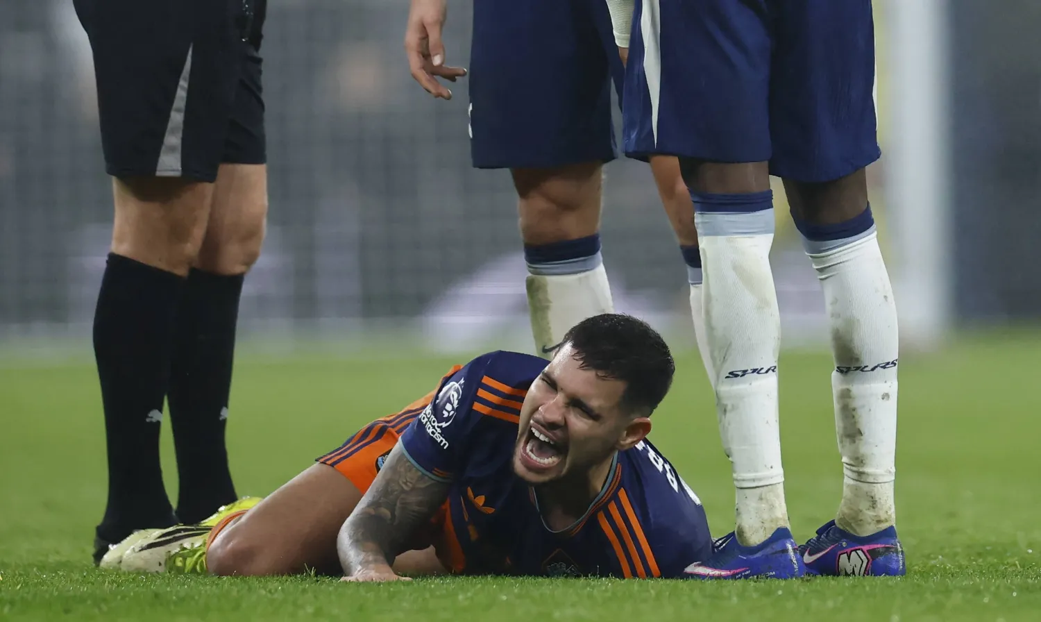 برونو غيمارايش قائد نيوكاسل سيغيب لأسابيع (إ.ب.أ)