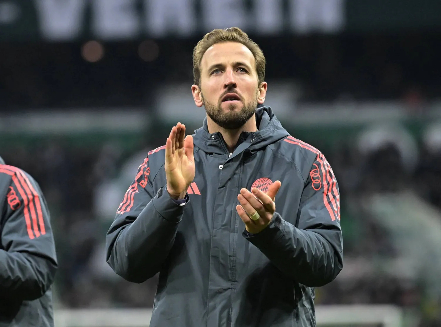 هاري كين قاد بايرن للفوز والابتعاد بالقمة (رويترز)