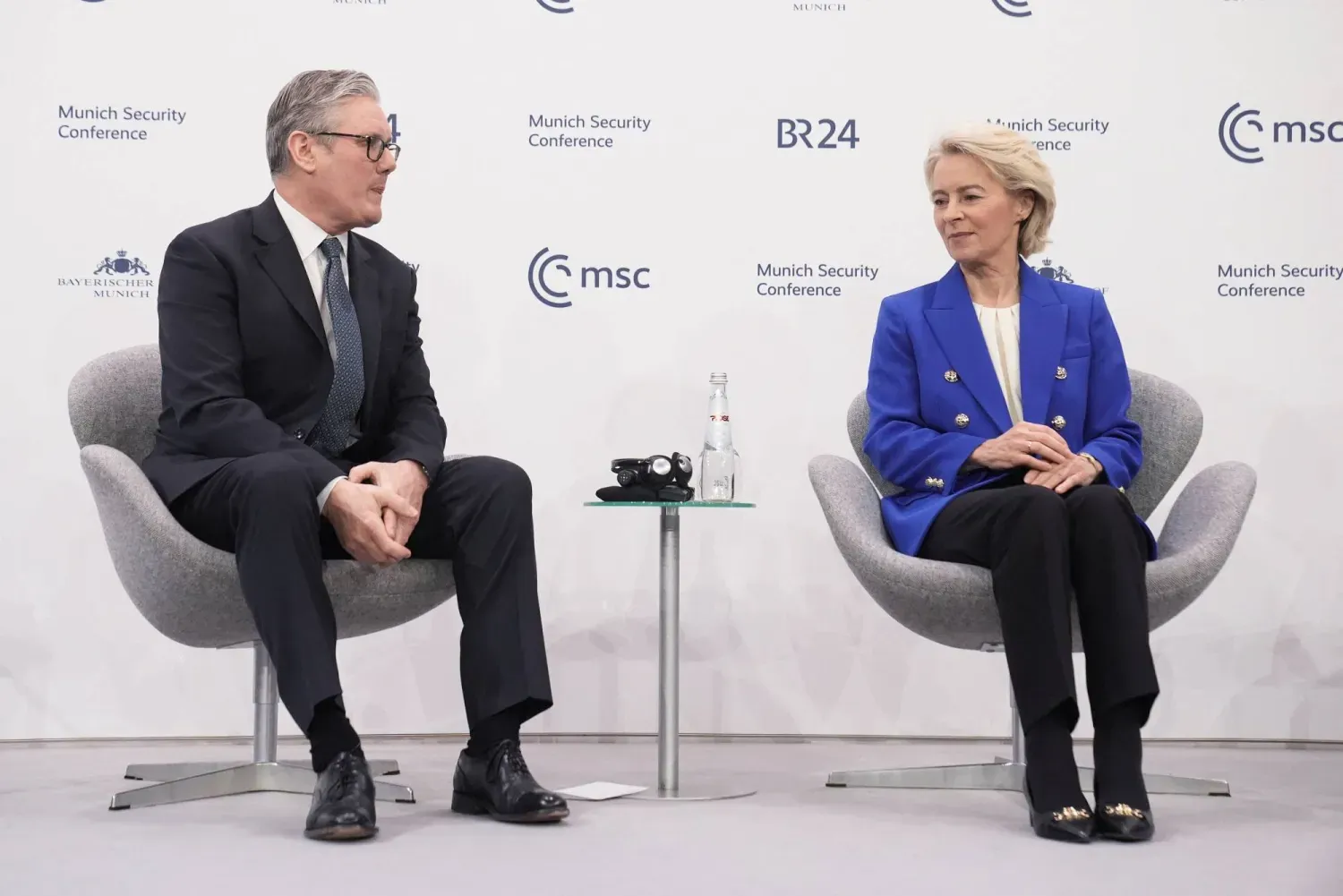 Avrupa Komisyonu Başkanı Ursula von der Leyen ve İngiltere Başbakanı Keir Starmer (Reuters)