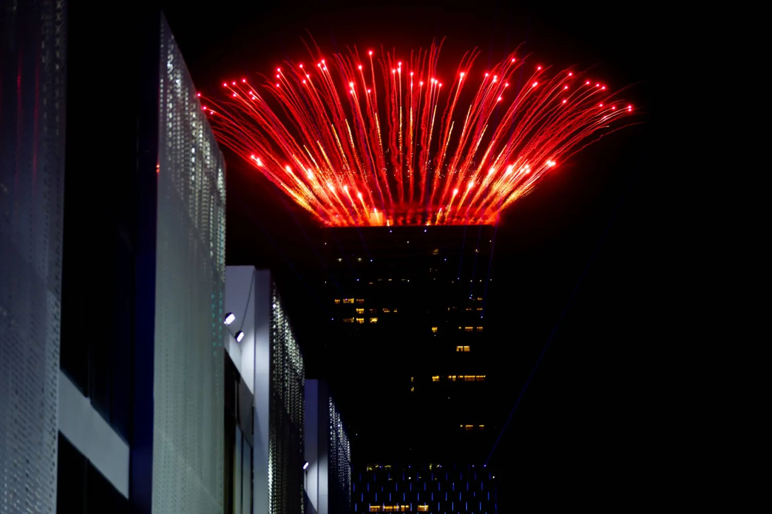 من الألعاب النارية المصاحبة لحفل الختام (الشرق الأوسط)