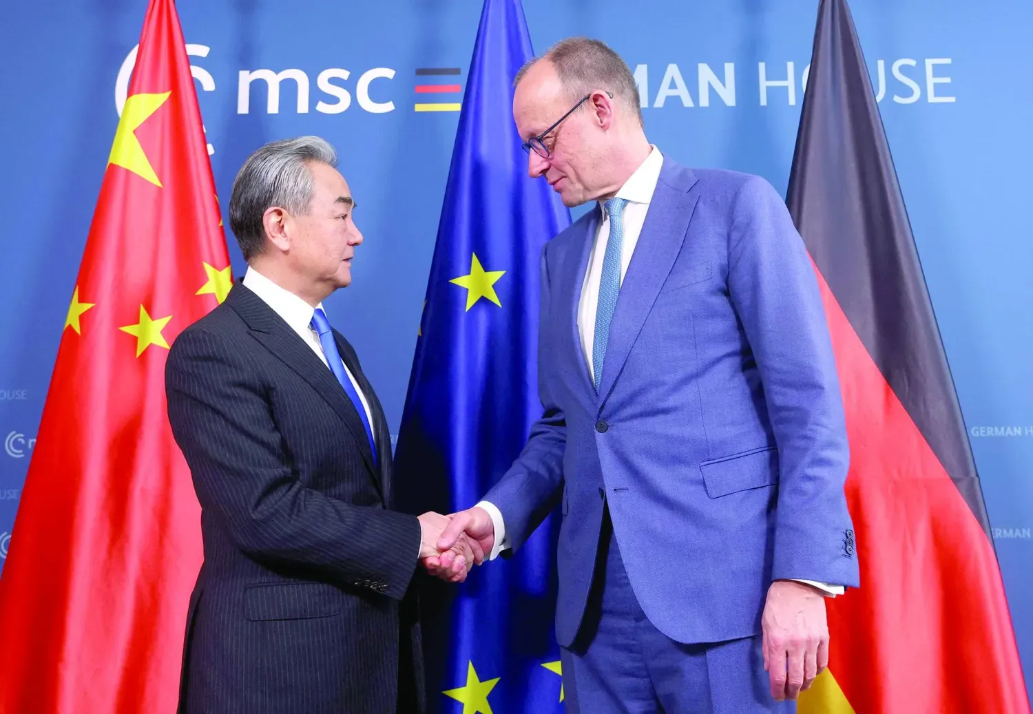 Almanya Başbakanı Friedrich Merz, 14 Şubat'ta Münih Güvenlik Konferansı'nın oturum aralarında Çin Dışişleri Bakanı Wang Yi ile görüştü (Reuters)