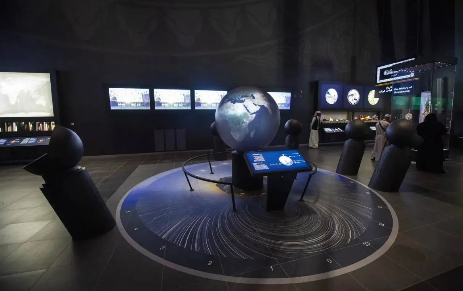 «مركز خادم الحرمين الشريفين للأهلة وعلوم الفلك» في أعلى برج ساعة مكة المكرمة (واس)