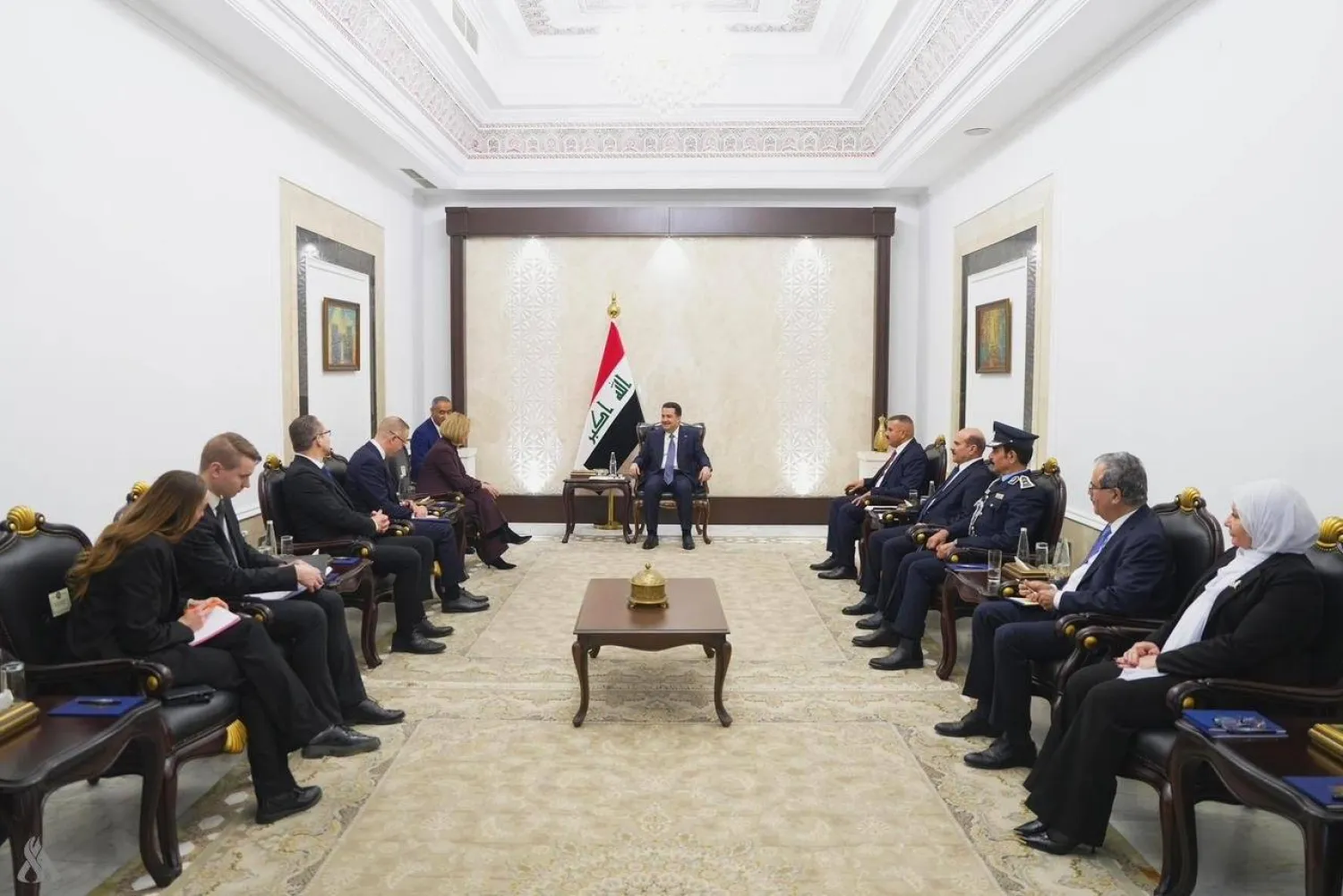 السوداني خلال استقباله الوفد الفنلندي (وكالة الأنباء العراقية)